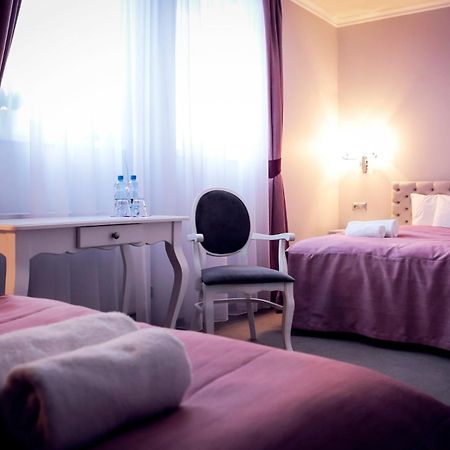 Hotel Madelaine Lwowek Slaski Værelse billede