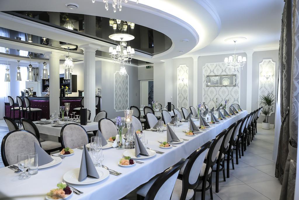 Hotel Madelaine Lwowek Slaski Eksteriør billede
