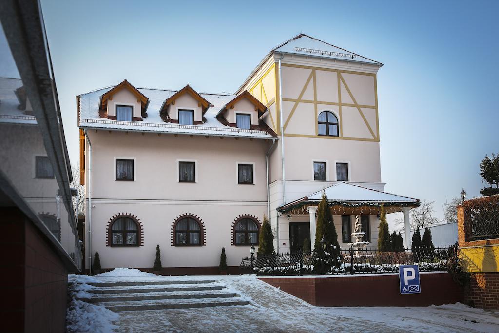 Hotel Madelaine Lwowek Slaski Eksteriør billede